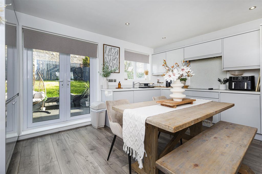 Property photo 2 of 21 Dining Kitchen