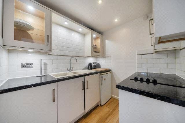 Property photo 3 of 10 Kitchen