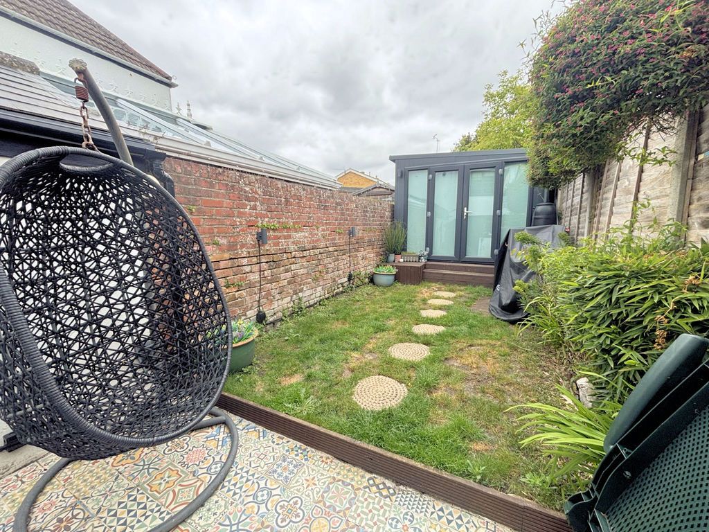 Property photo 2 of 17 Garden