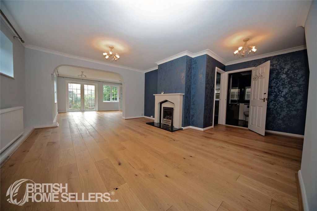 4 bed detached house for saleColtsfield, Stansted, Essex CM24 photo 5