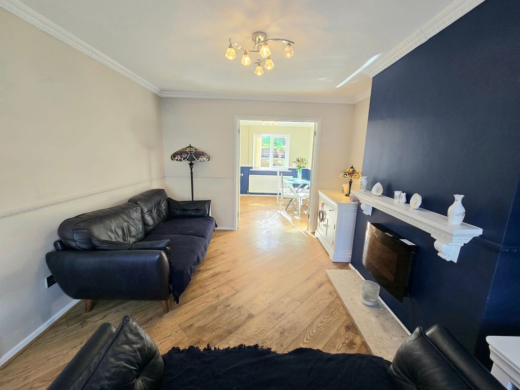 Property photo 2 of 23
