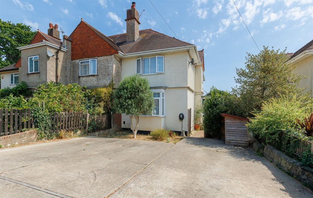 Property photo 1 of 33 Spacious Family Home Parkhurst Forest