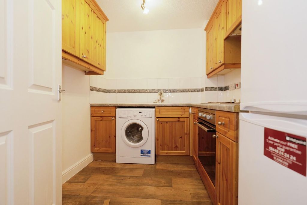 Property photo 3 of 12 Kitchen