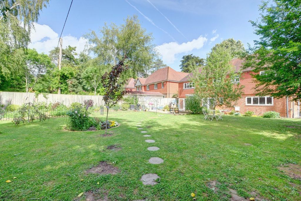 Property photo 2 of 23