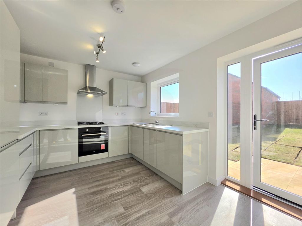 Property photo 3 of 11 Kitchen/Dining Area