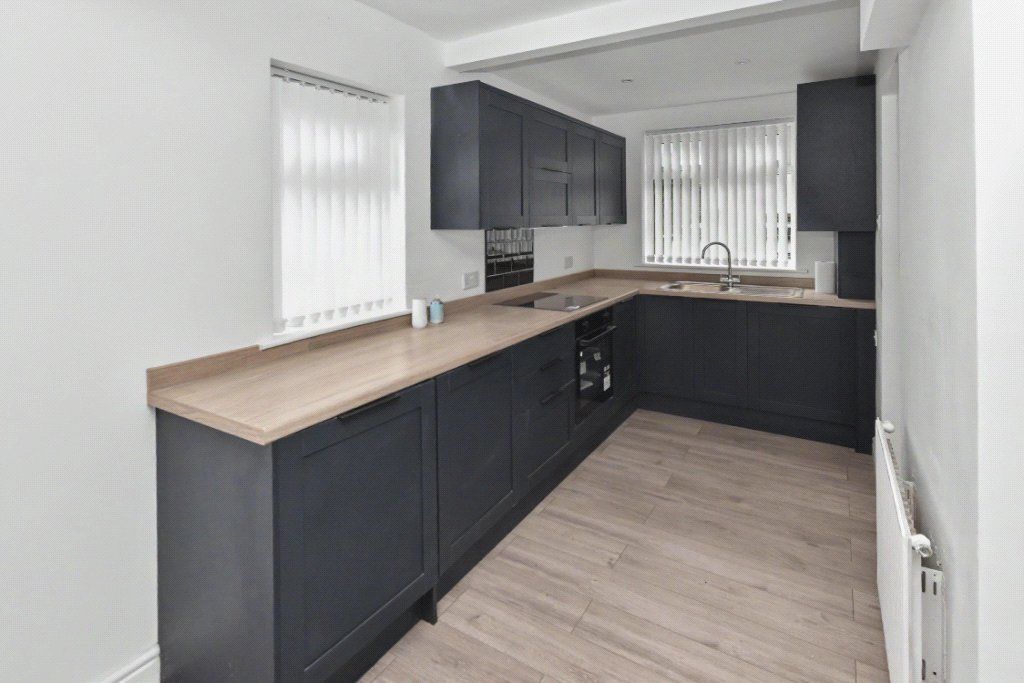 Property photo 3 of 18 Kitchen Area