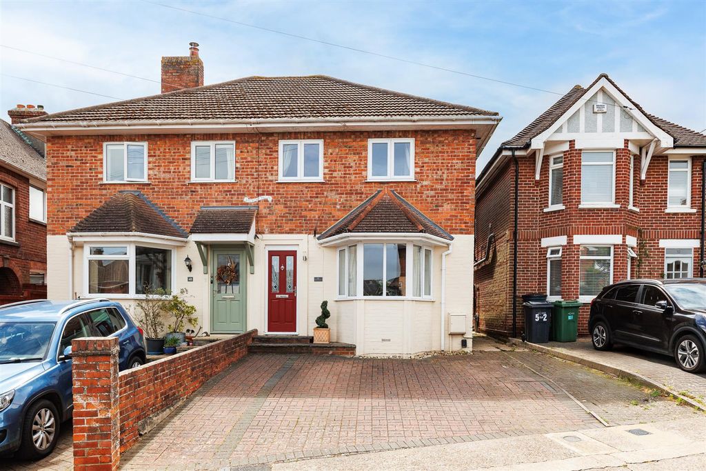Property photo 3 of 32