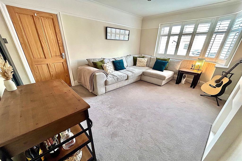 Property photo 3 of 26 Living Room