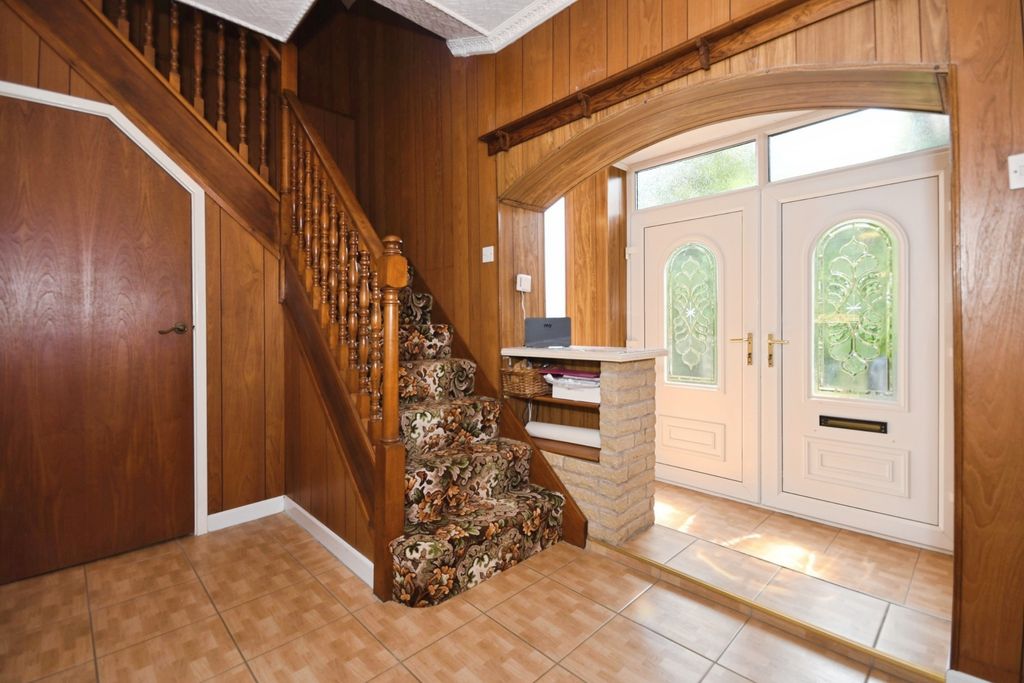 Property photo 3 of 18 Image 2
