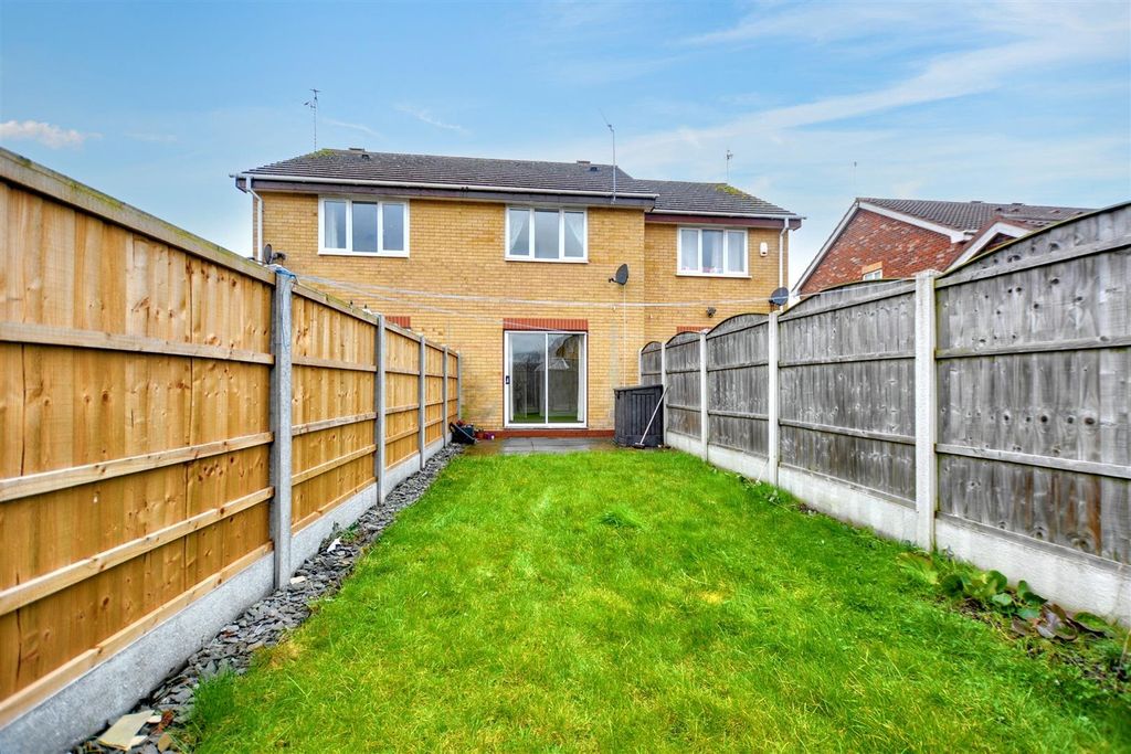 Property photo 2 of 10 11B North Road Garden 1.Jpg