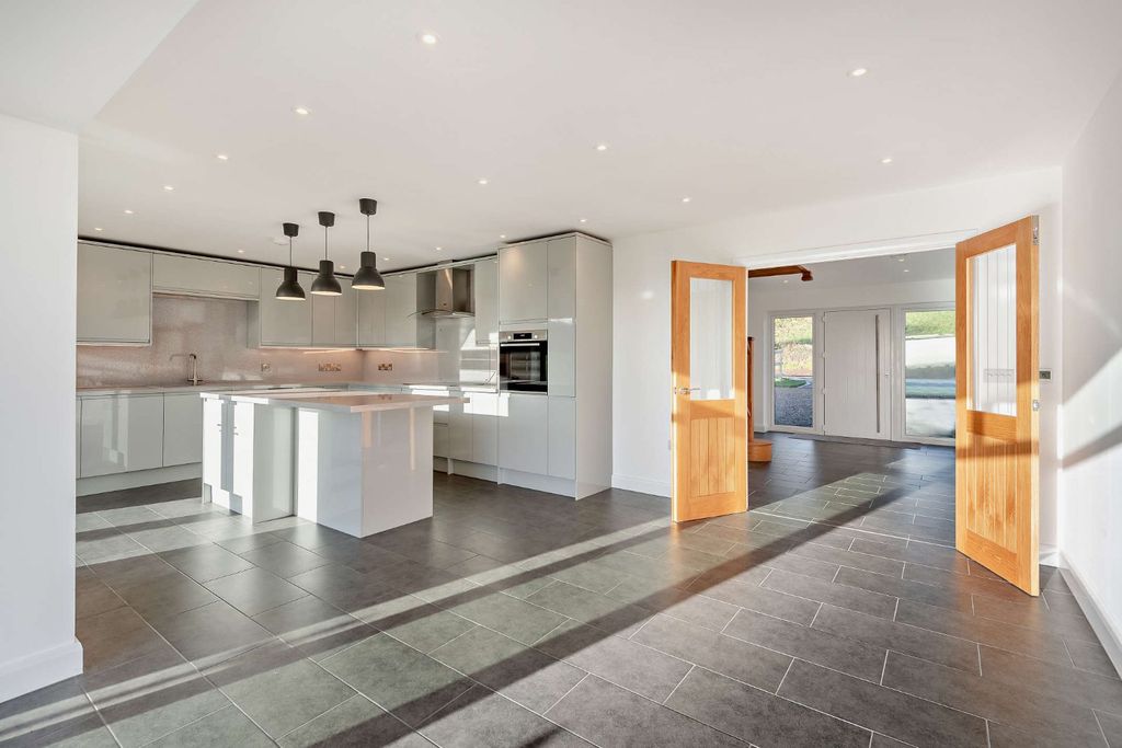 Property photo 2 of 32 Kitchen/Dining Room