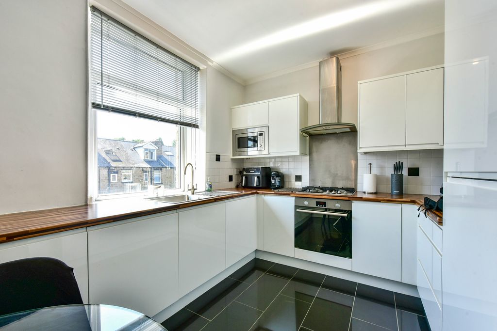 Property photo 2 of 19 Kitchen