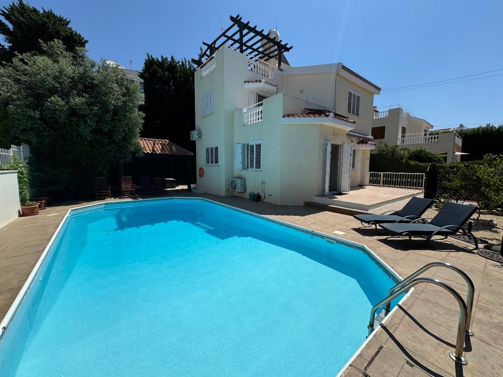 Property photo 1 of 33