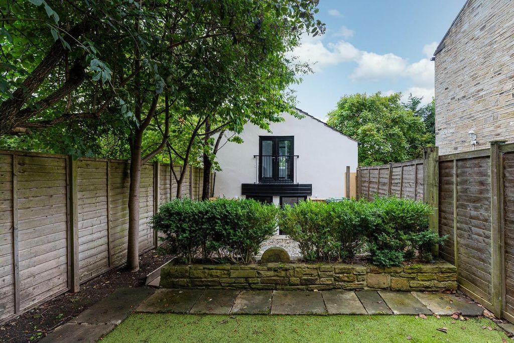 Property photo 1 of 42 Garden
