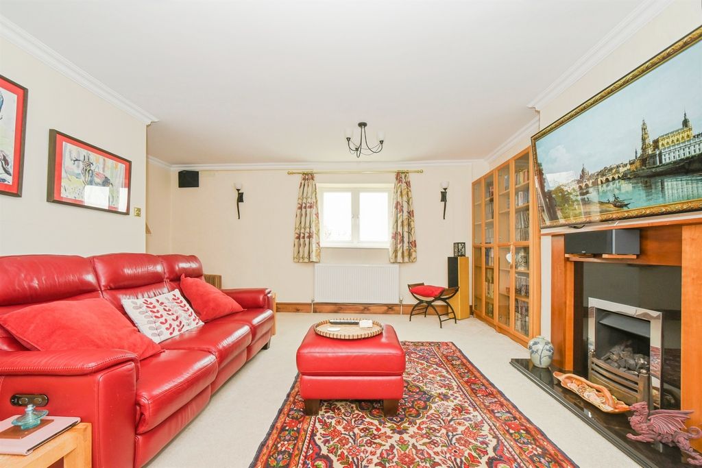 Property photo 3 of 20