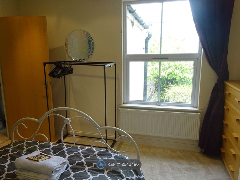 Property photo 3 of 12 Bedroom 3