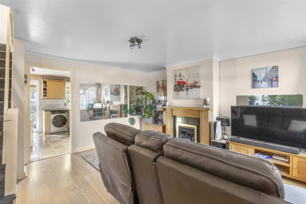 Property photo 2 of 16 35 Deangarden Rise, Hp11 1Rf-7.Jpg