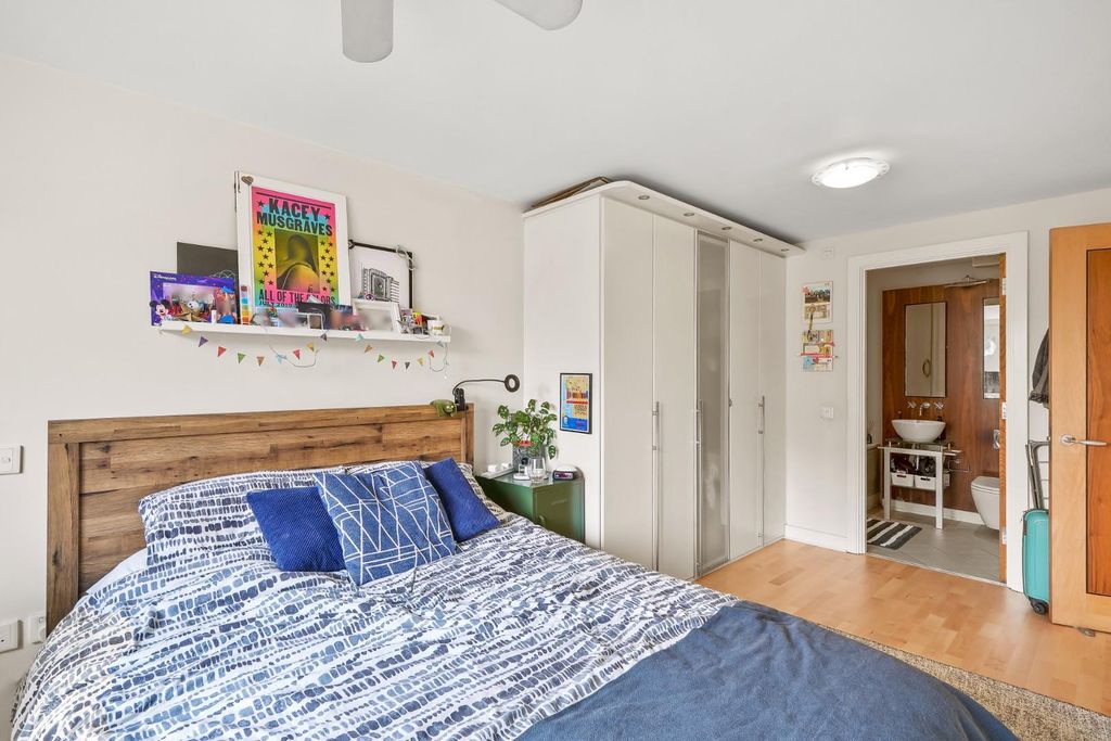 Property photo 2 of 13 Flat 201, 6 Naoroji Street - Cmrgyrlv46Tmcc0Ypo5Y.