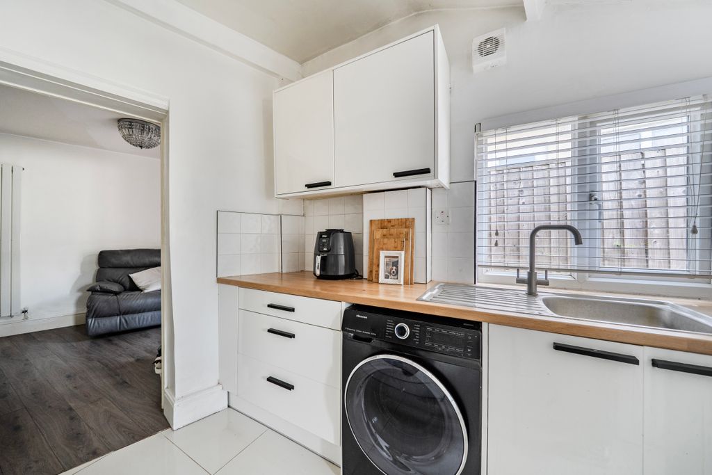 Property photo 3 of 12 1484718136A438A6E11F2E