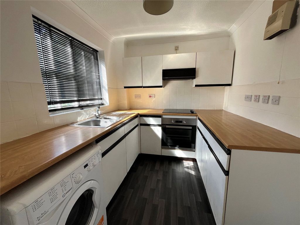 Property photo 2 of 9 Picture No. 24