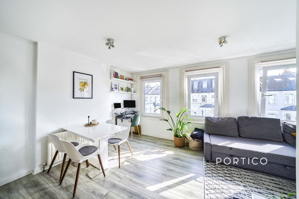 Property photo 3 of 11 Pbox-Img.Jpg