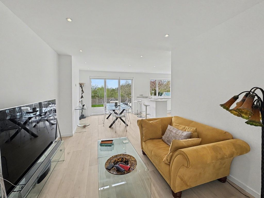 Property photo 3 of 21