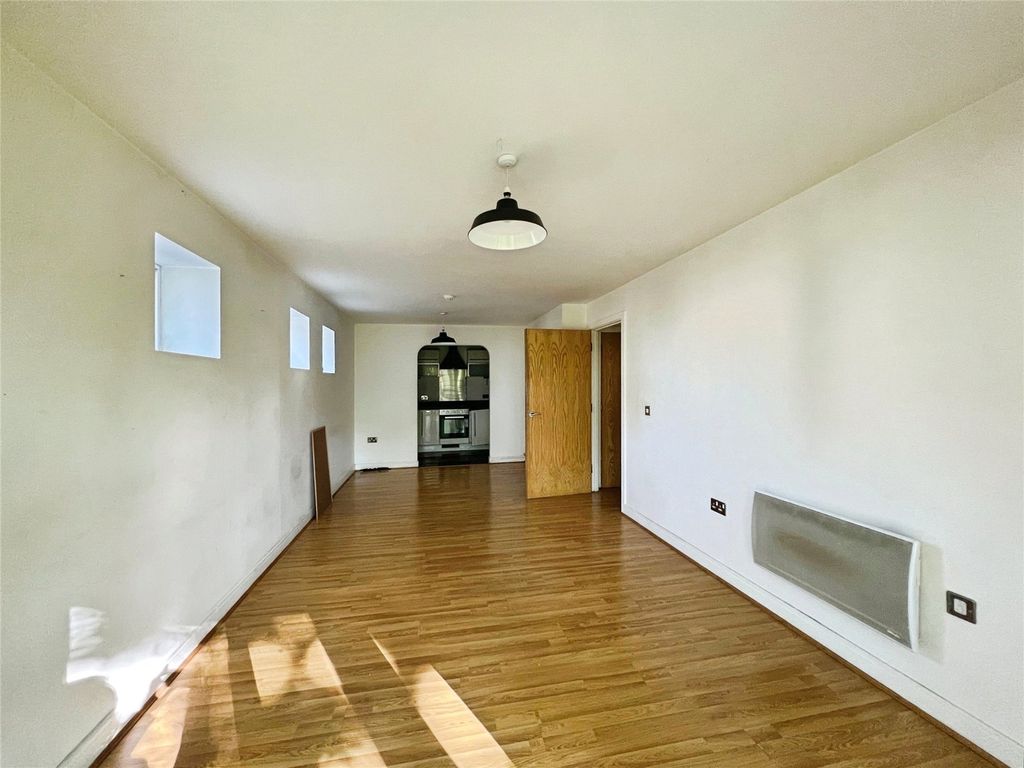Property photo 3 of 8 Picture No. 06