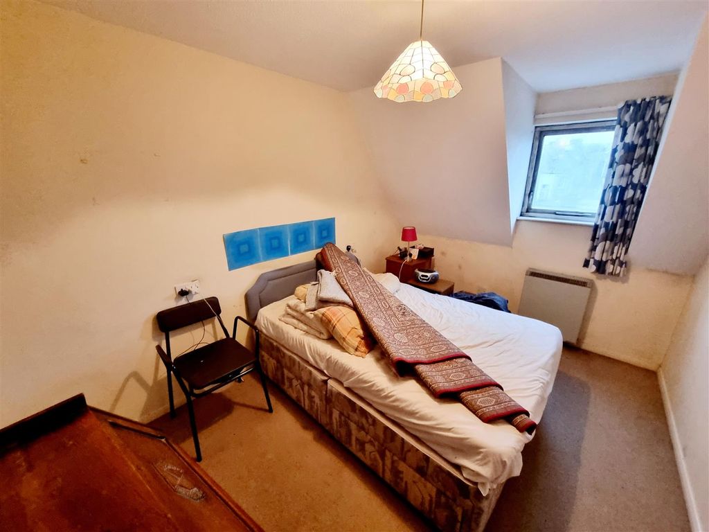 Additional image 4 of 1 bed flat for saleMarket Street, Launceston PL15