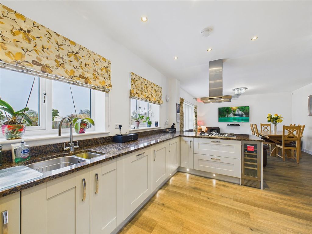 Property photo 2 of 19 Open Plan Family Living