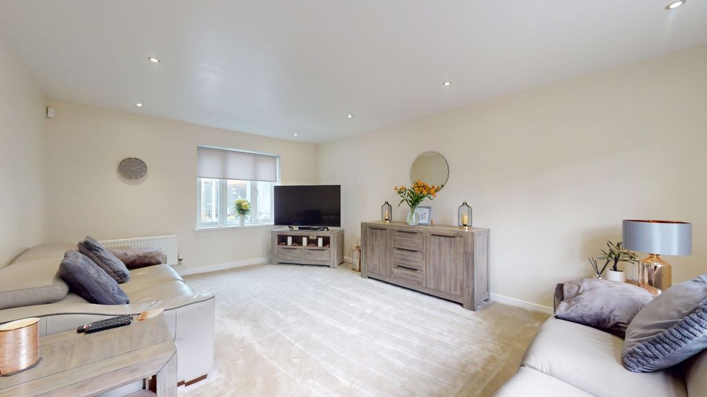Property photo 1 of 43 5156941