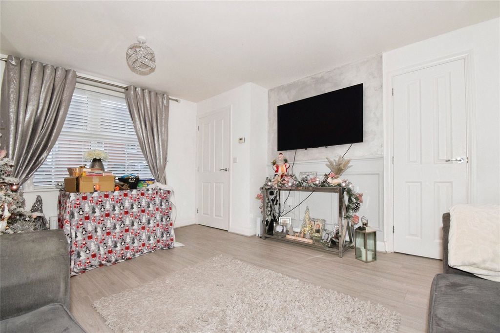 Property photo 2 of 19 Lounge