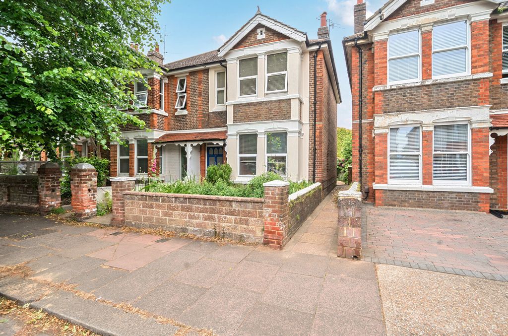 Property photo 1 of 12 1477479-19-6A3268...