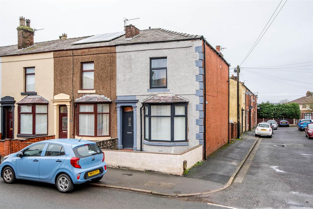 Property photo 1 of 17 Front External