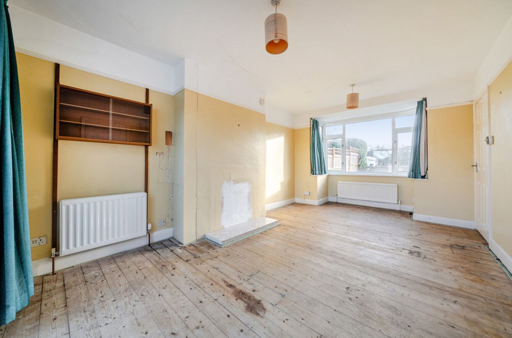 Property photo 2 of 21 Living Room