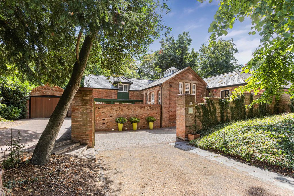 Property photo 1 of 27 External