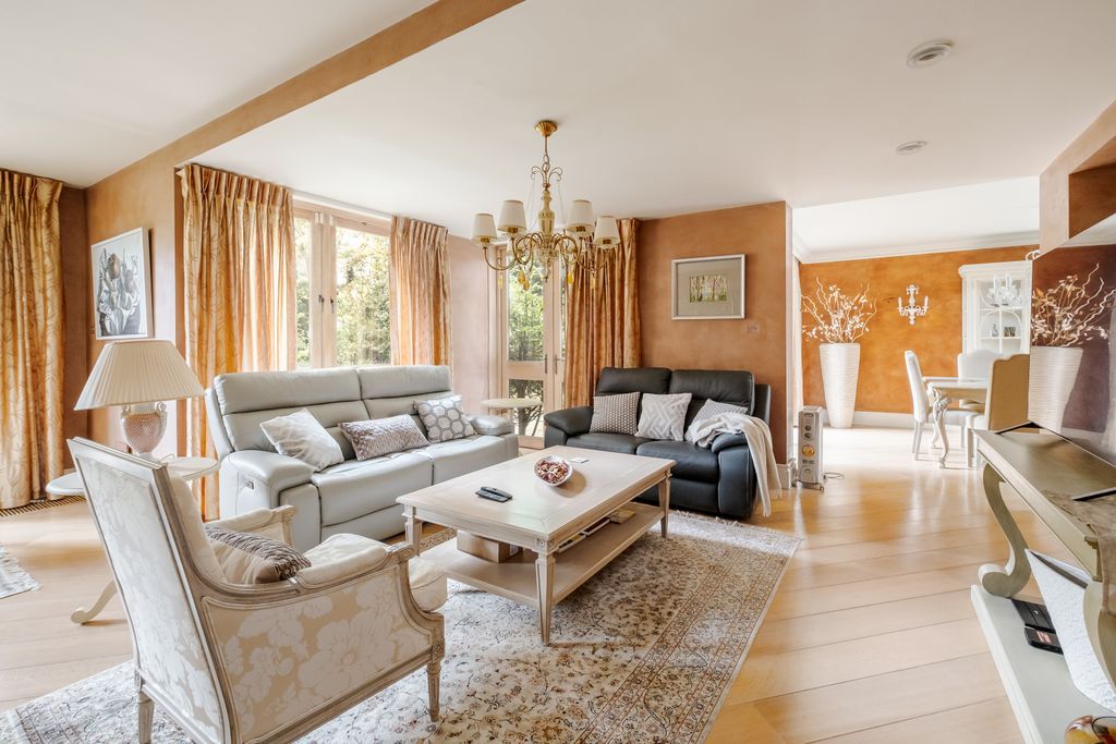 Property photo 2 of 34