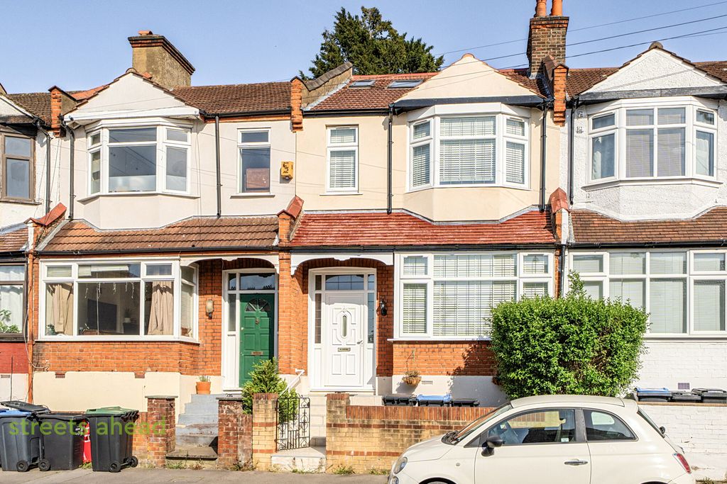 Property photo 2 of 25 c5Ab47B1-7E7B-485...
