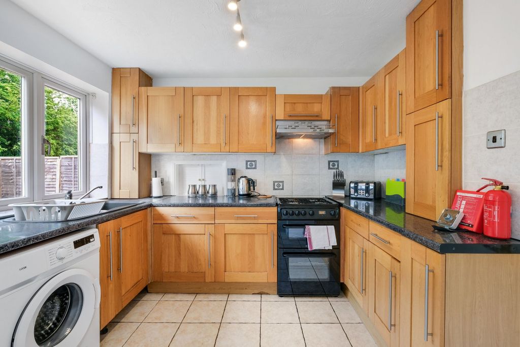 Property photo 2 of 34