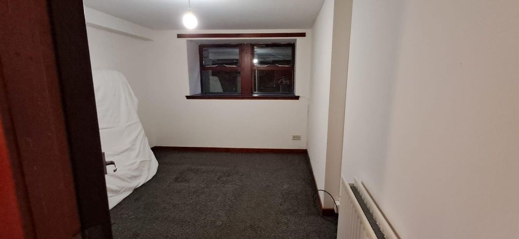 Property photo 3 of 6 Bedroom