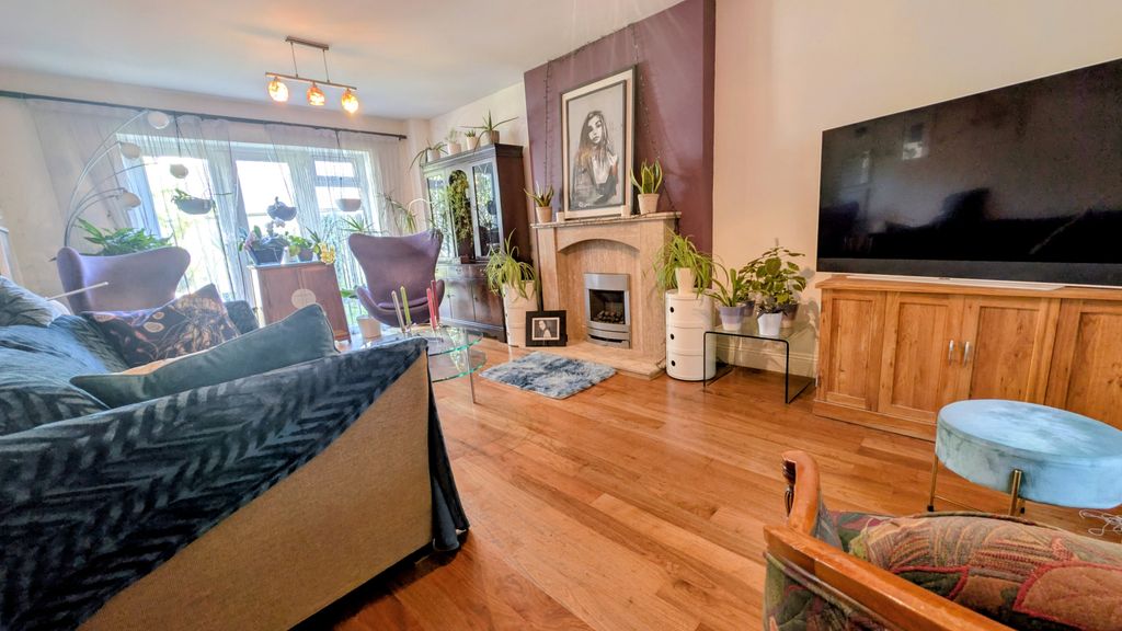 Property photo 2 of 16 Gallery