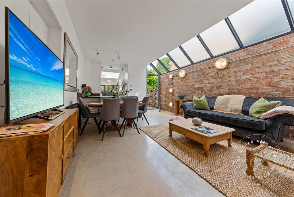 Property photo 2 of 43 Kings-Road-20.Jpg