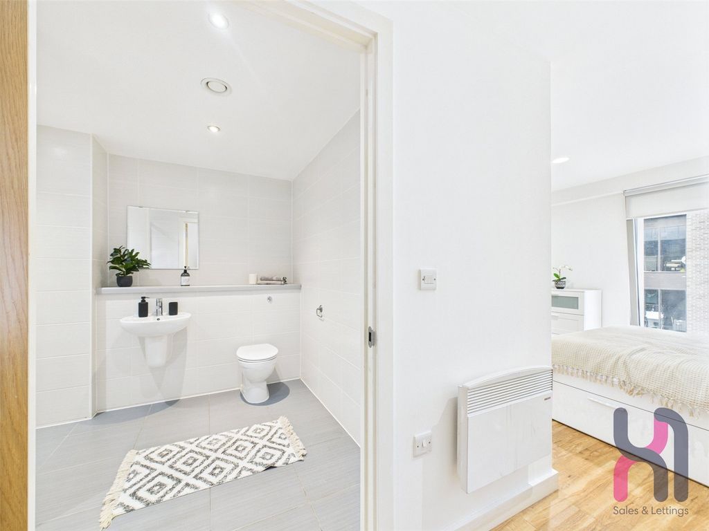 Property photo 3 of 8 Picture No. 17