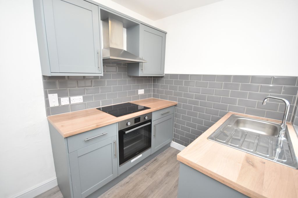 Property photo 3 of 15 Kitchen