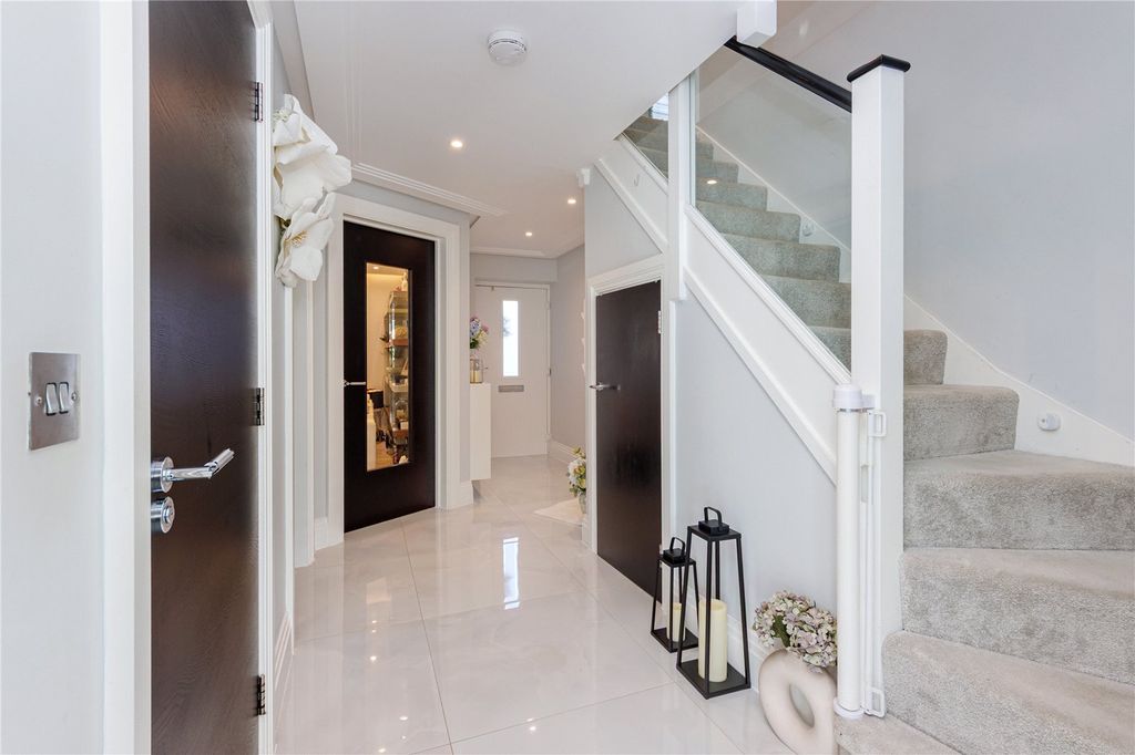 Property photo 2 of 36 Picture No. 15