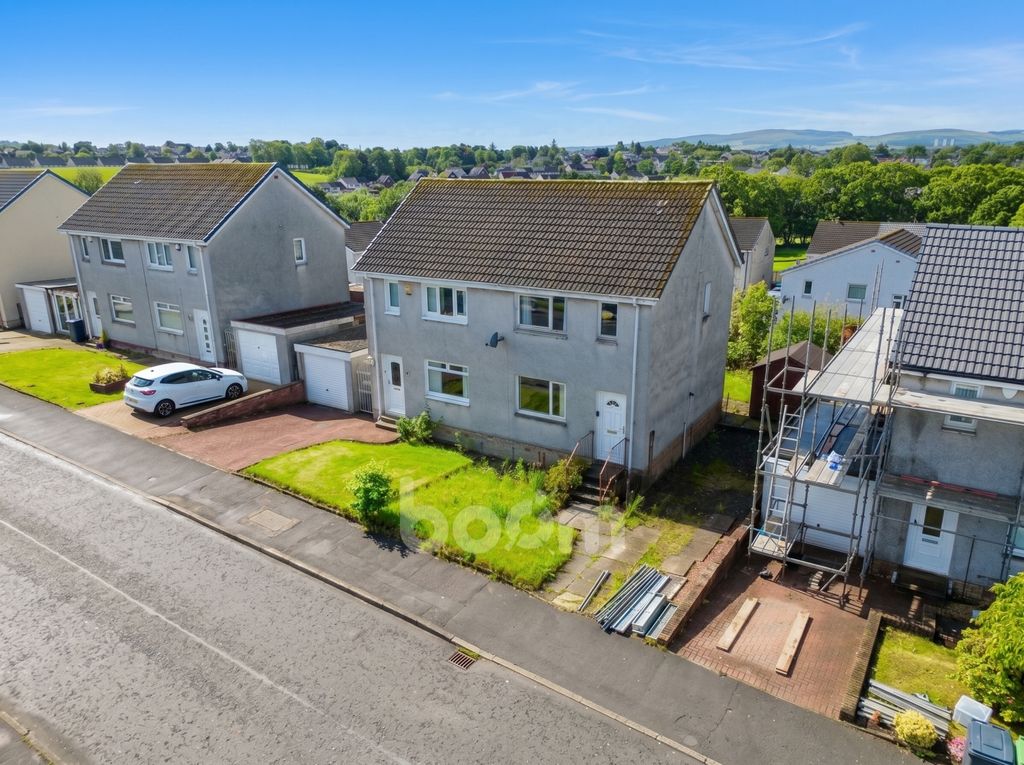 Property photo 1 of 19 Newton Road, Lenzie External