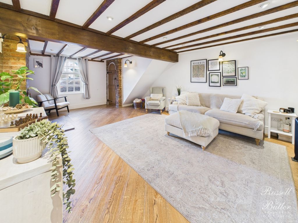 Property photo 3 of 21 Cam01995G0-Pr0405-Still004