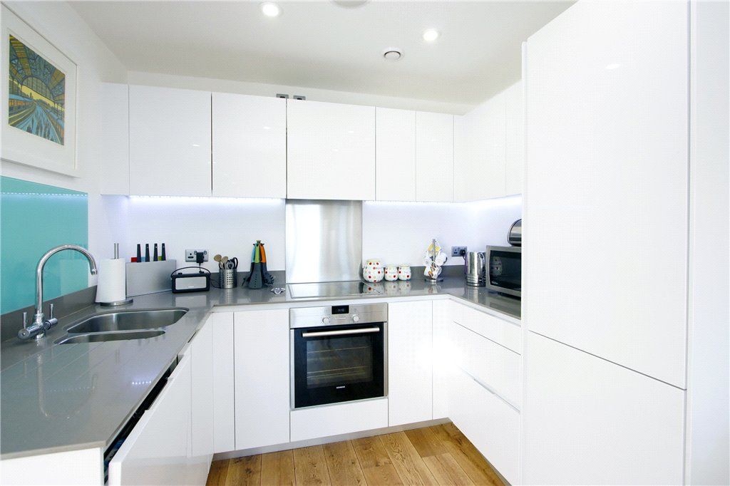 Property photo 2 of 9 Kitchen