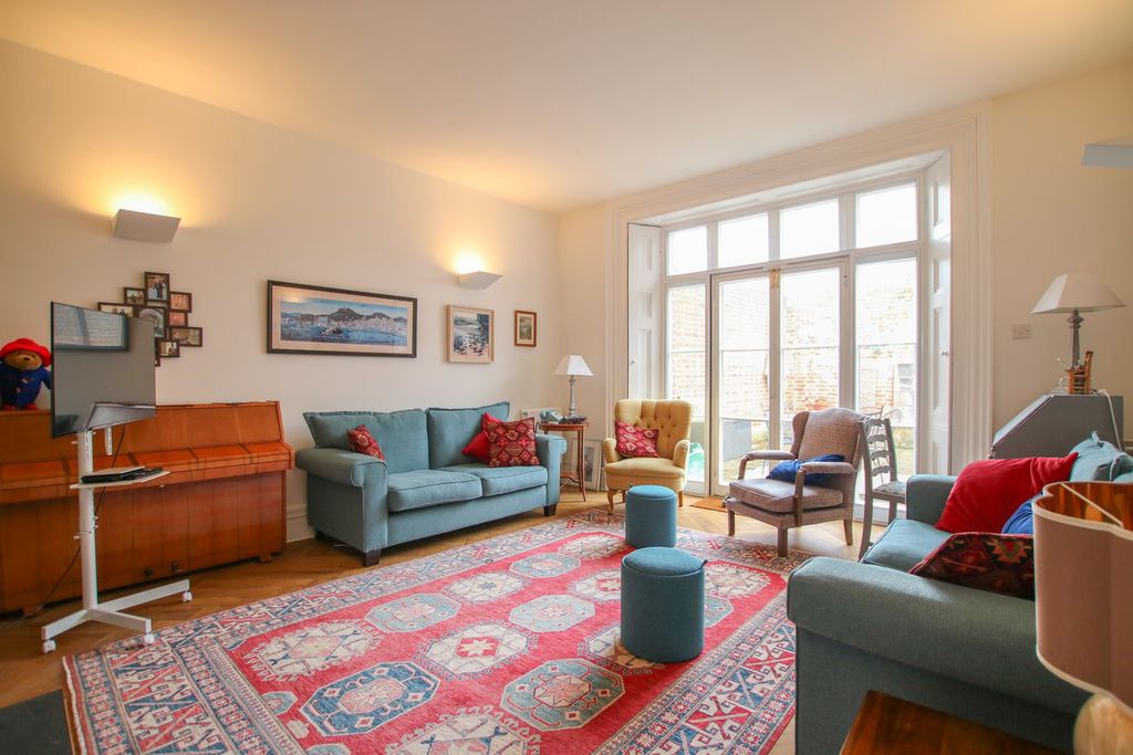 Property photo 3 of 19