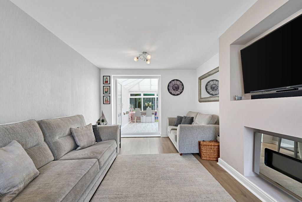Property photo 2 of 22 4283043