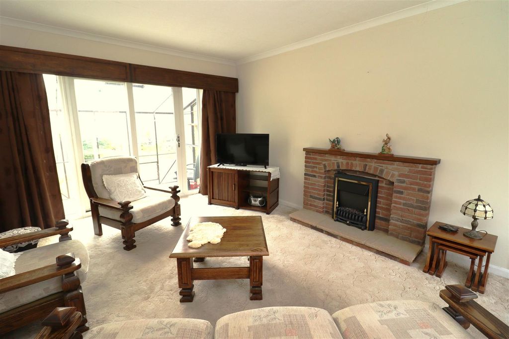 Property photo 2 of 13 Lounge